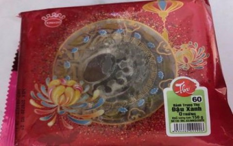 Bánh Trung thu Kinh Đô còn hạn đã mốc trắng, công ty Mondelez Kinh Đô thờ ơ?